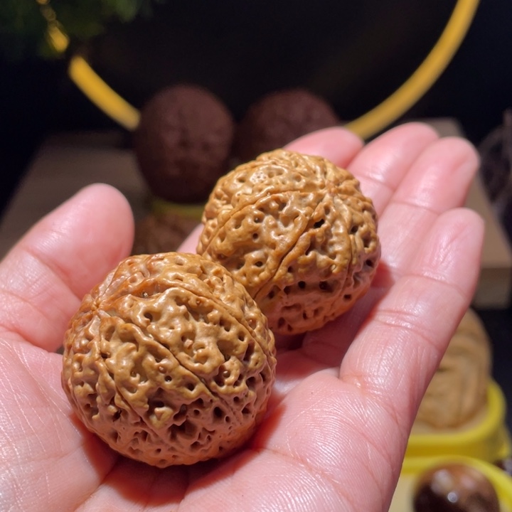 桃核把件淡***泊九瓣金刚菩提