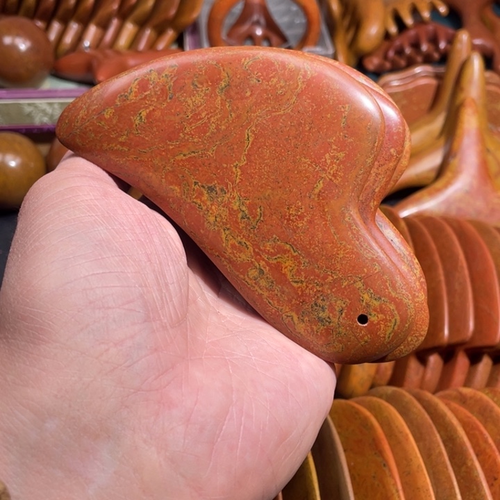 红砭石精品款心形面部刮痧板