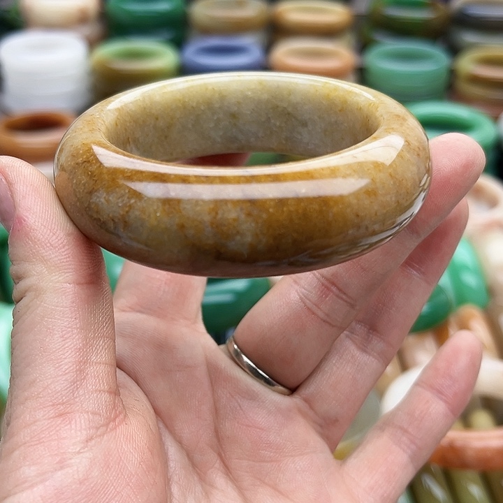 未镶嵌手镯（圆镯）石英质玉