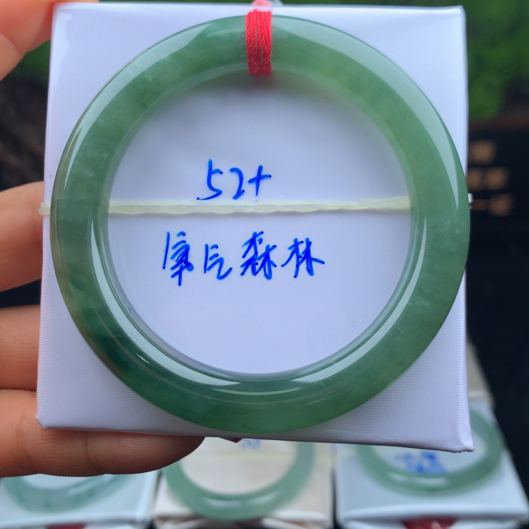 翡翠手镯未镶嵌手镯