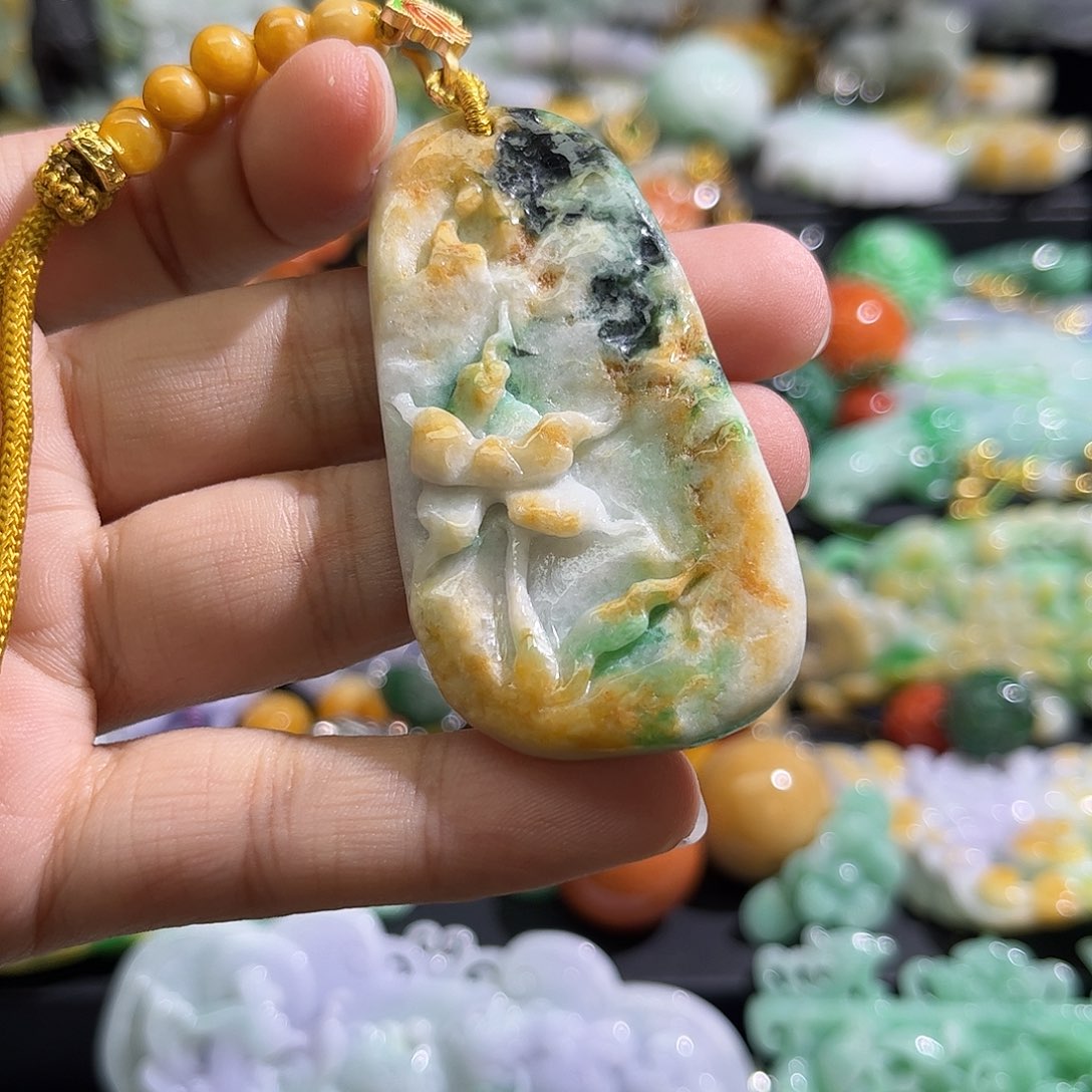 翡翠未镶嵌颈饰待编织