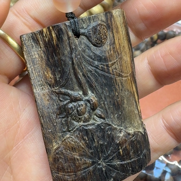 沉香吊坠馨安居沉香定制款