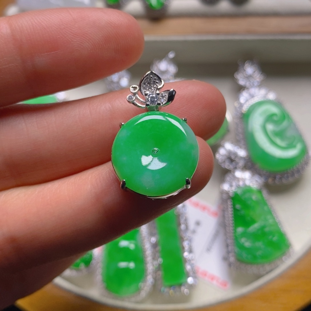 翡翠颈饰银S925镶嵌平安扣吊坠
