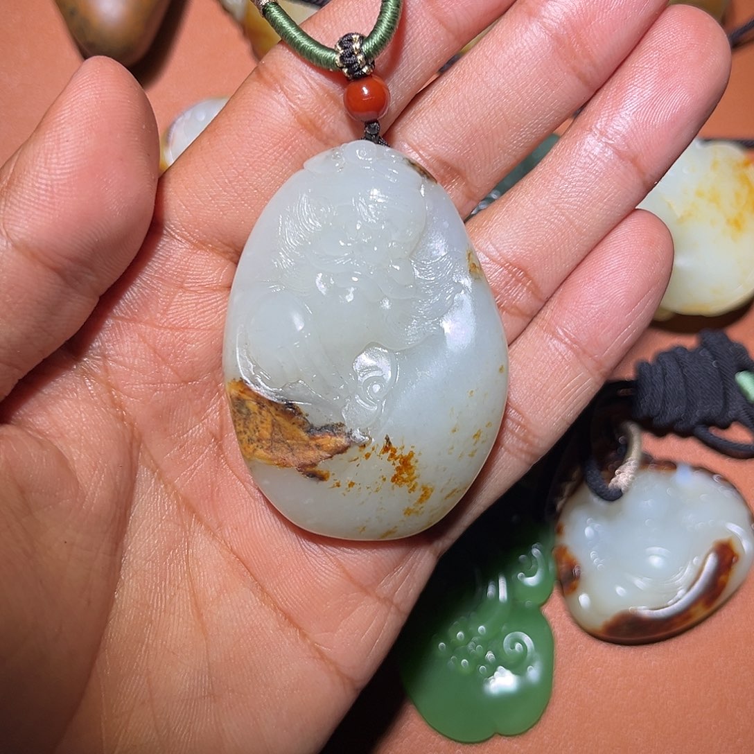 和田玉未镶嵌颈饰