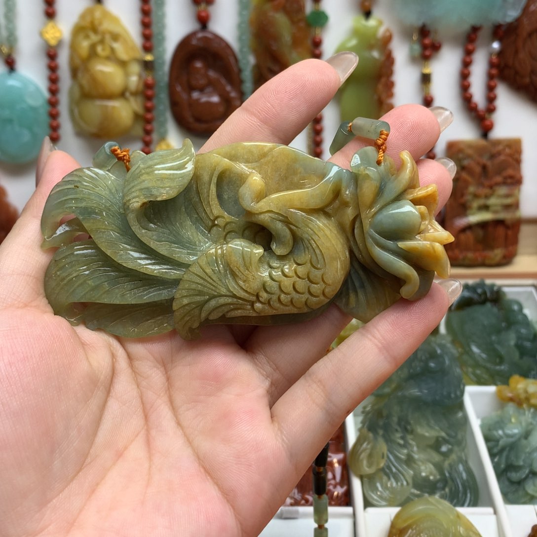 蛇纹石玉未镶嵌颈饰