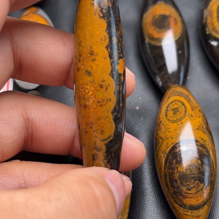 大***文石英岩玉合金颈饰