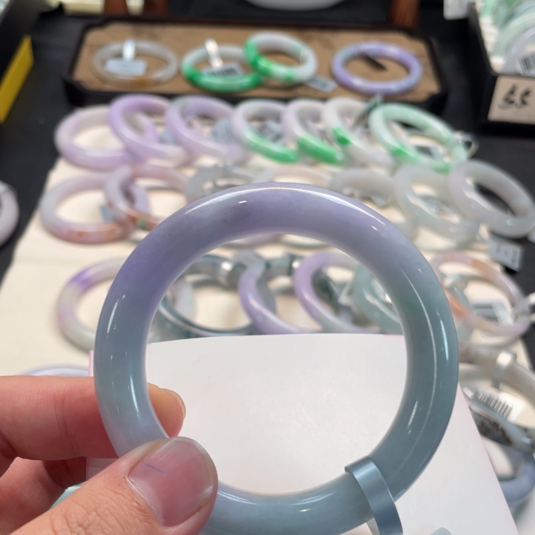 翡翠未镶嵌手镯128号 56圆条 有纹裂 有棉