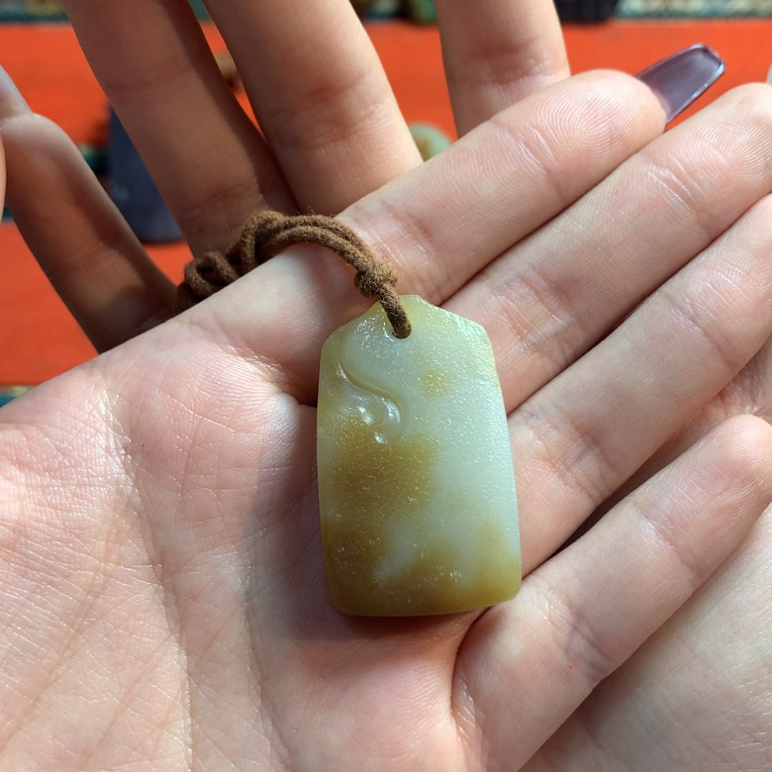 和田玉挂件未镶嵌痴**梦