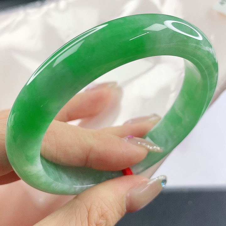 未镶嵌手镯翡翠，668