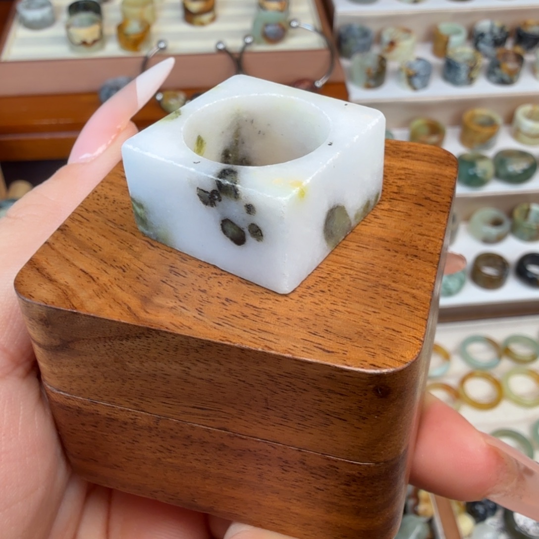 蛇纹石玉未镶嵌戒指牛奶马鞍19.8