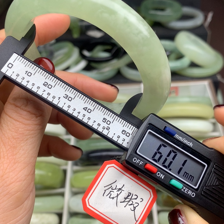 蛇纹石玉未镶嵌手镯484