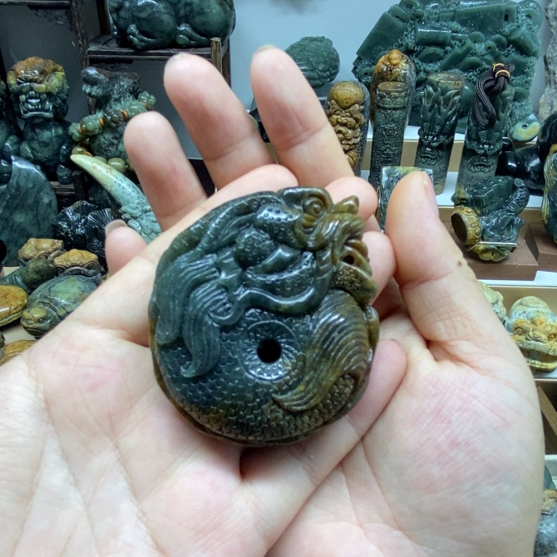 未镶嵌岫岩河磨玉（透闪石质玉）把件二*