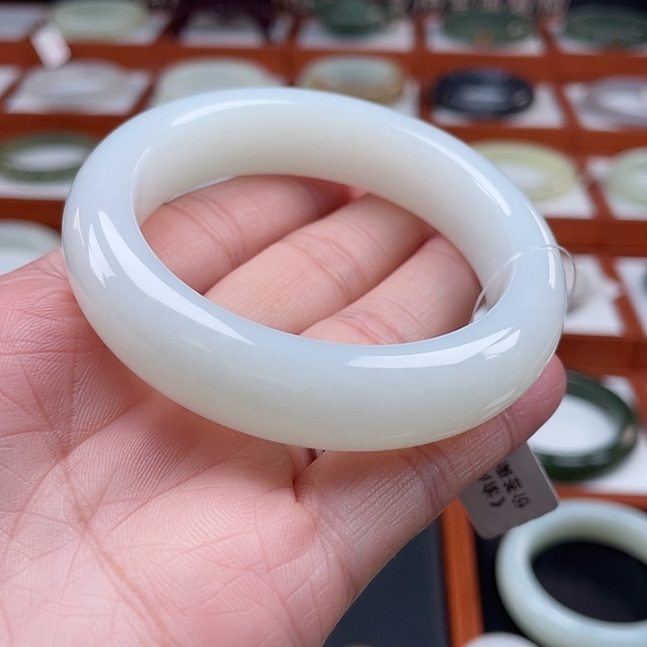 和田玉未镶嵌手镯羊脂白一级白（无包容）