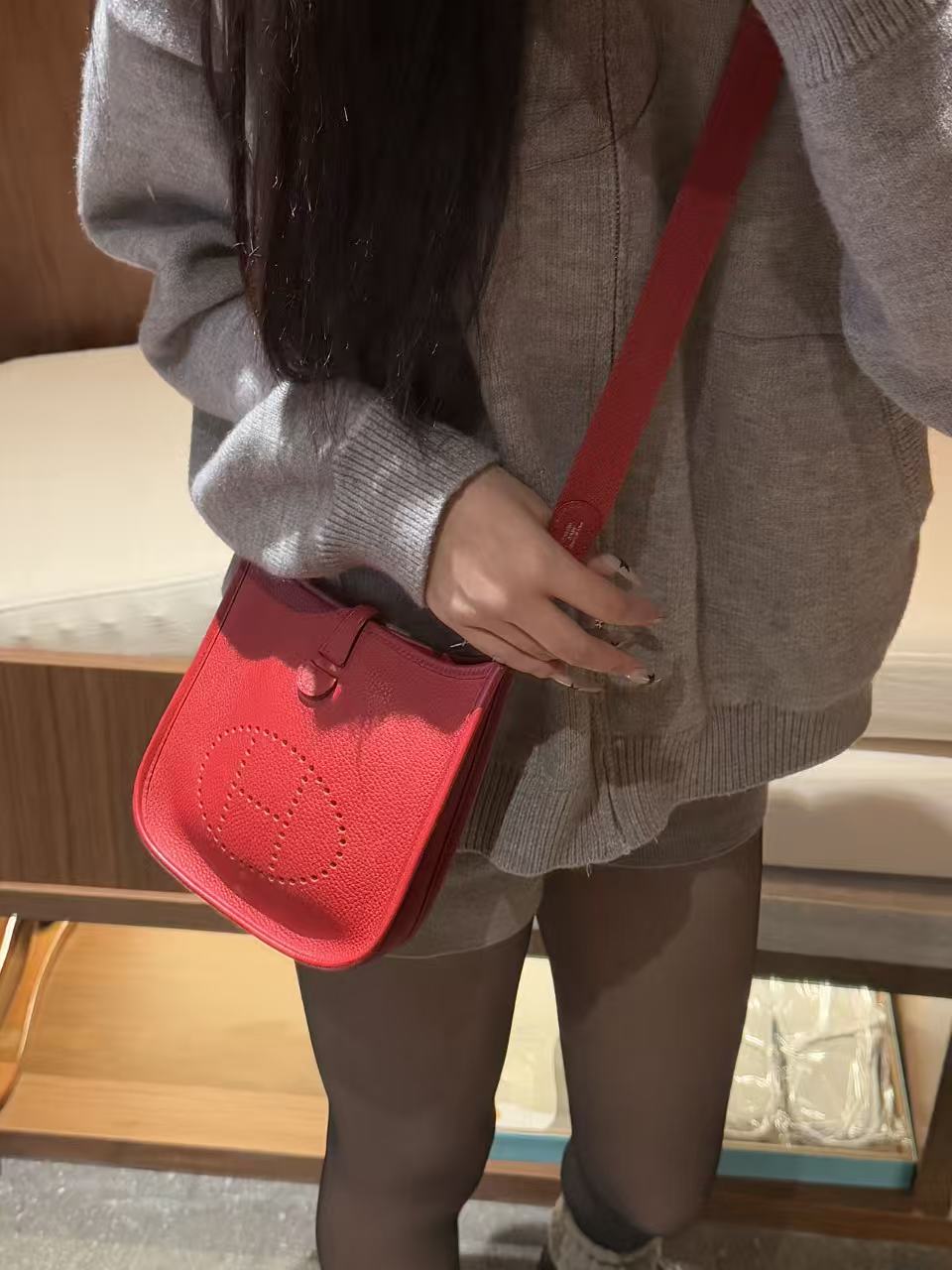 95新 Hermes/爱马仕 展会外场！红色mini伊芙琳包 
