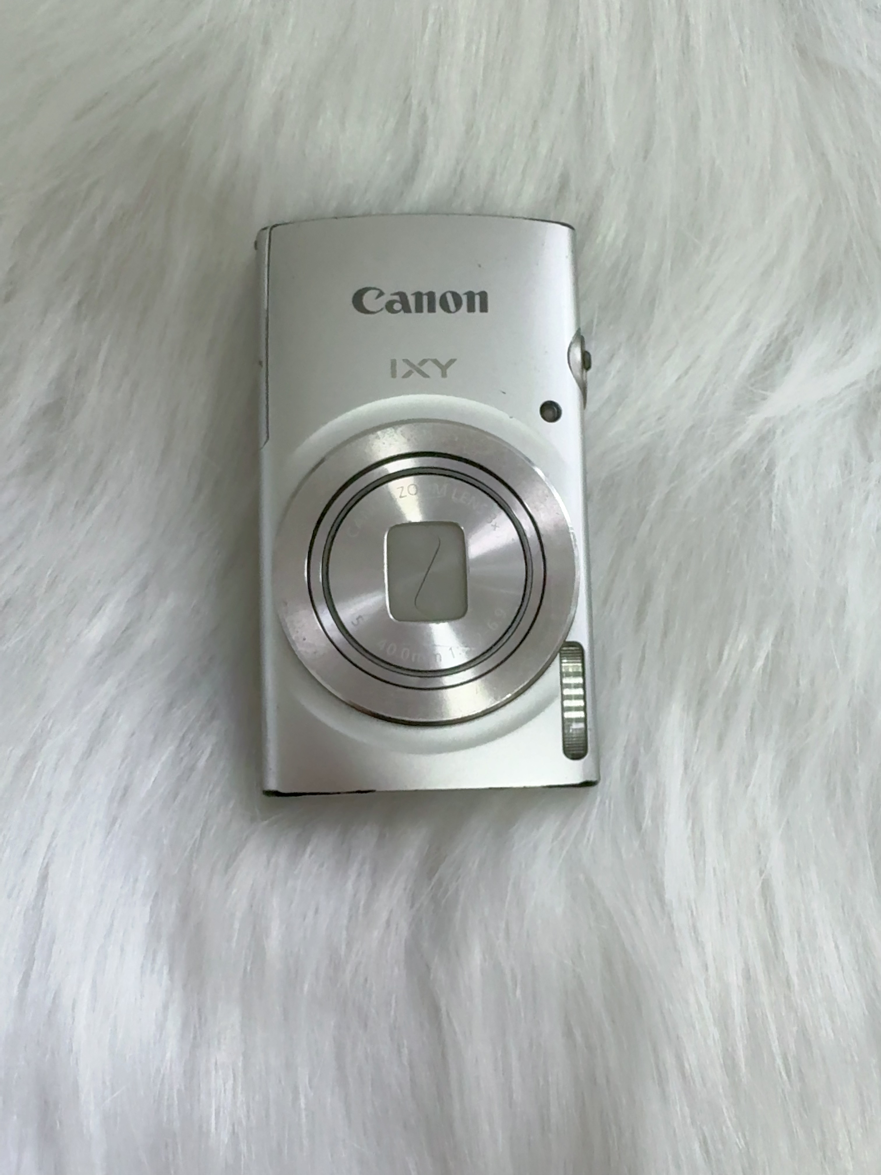 9新 Canon/佳能 ixy180 （no退换）配件齐全，屏有碎点