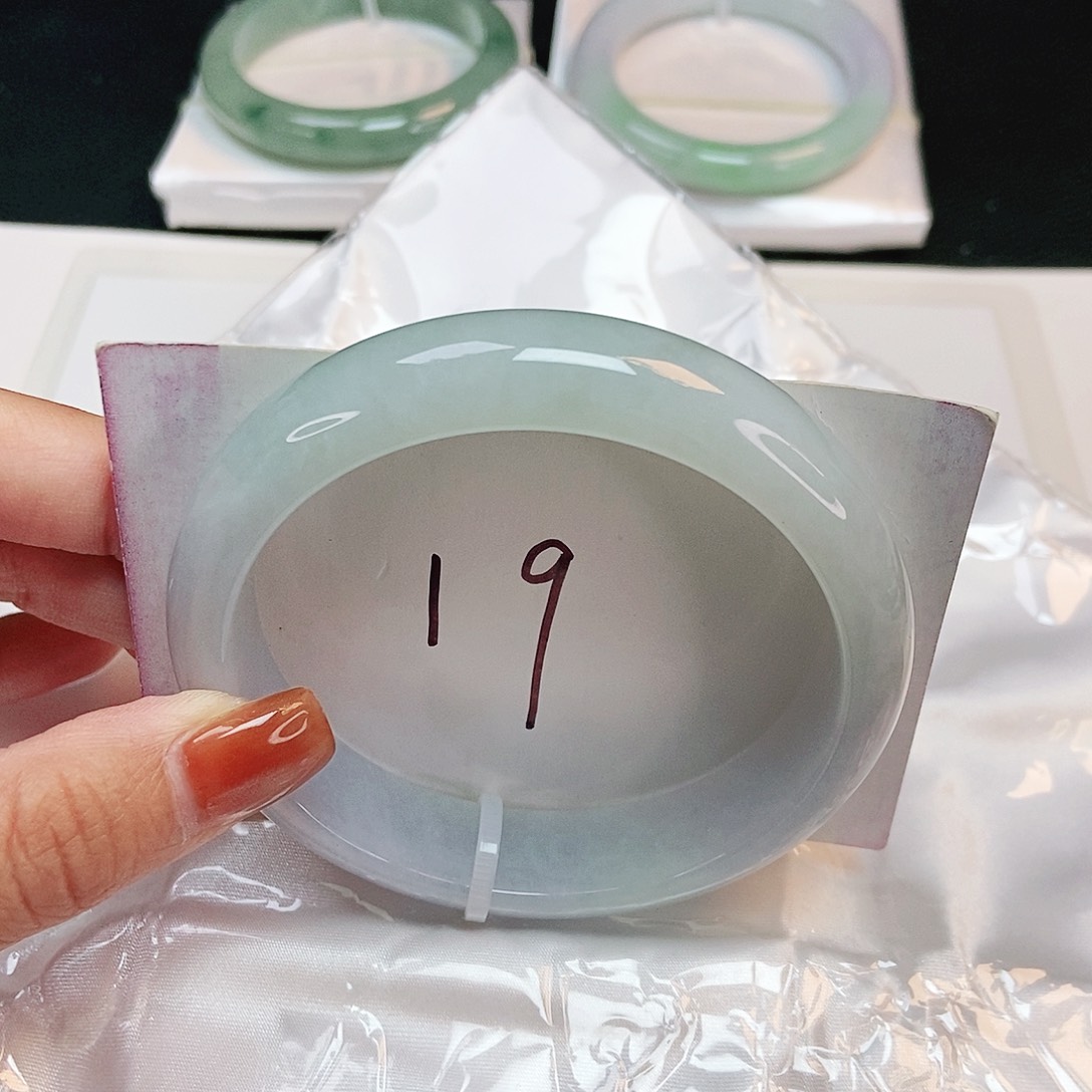 翡翠手镯未镶嵌 正圈62+