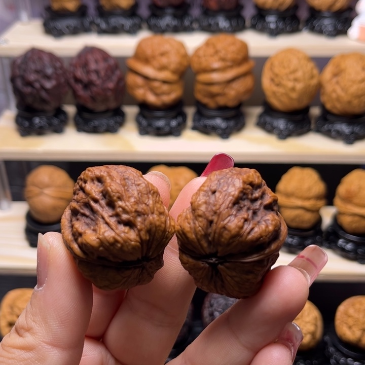 文玩核桃吊坠6w七彩龙脊36尺