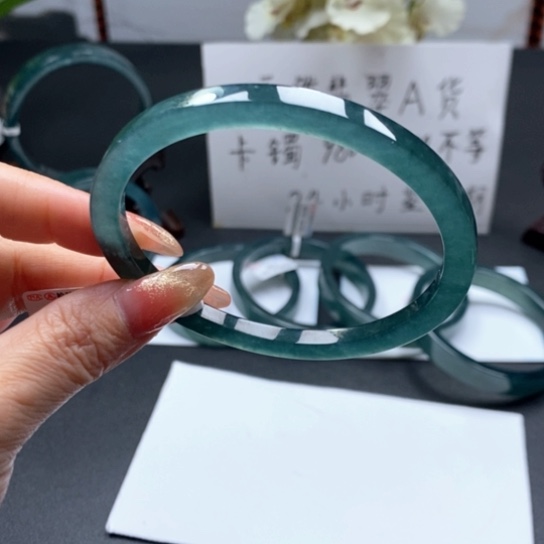 翡翠手镯未镶嵌?****?65尺寸