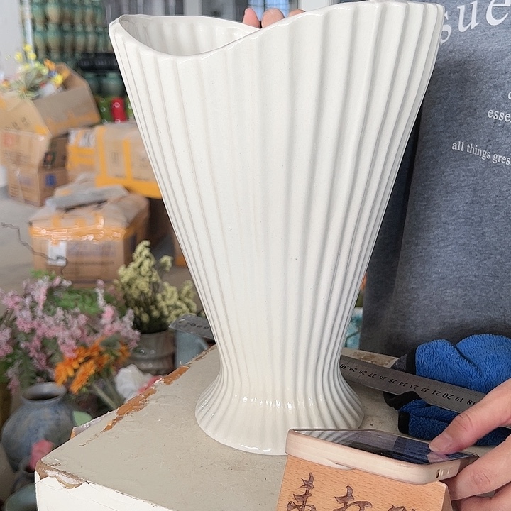 景德镇陶瓷花瓶工厂