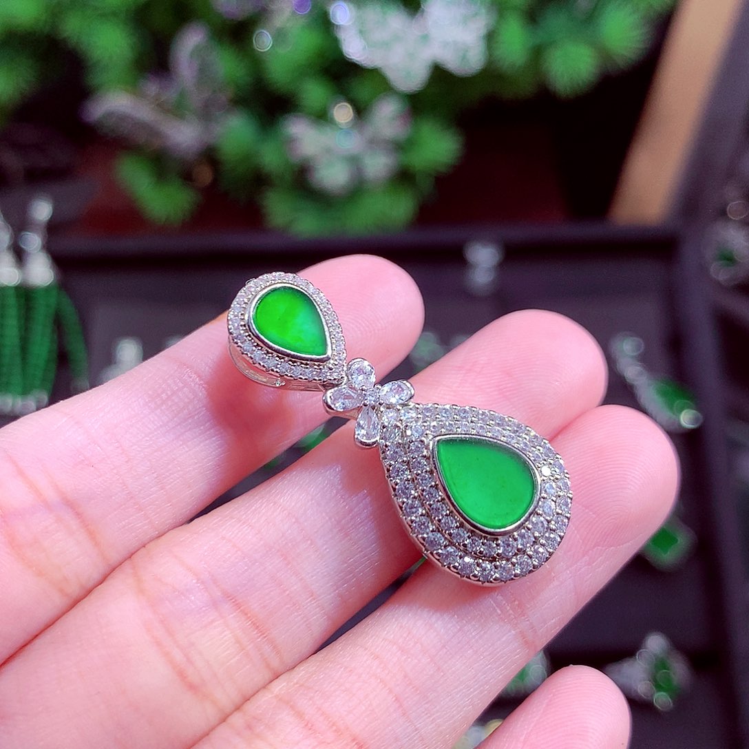 颈饰未镶嵌翡翠天然