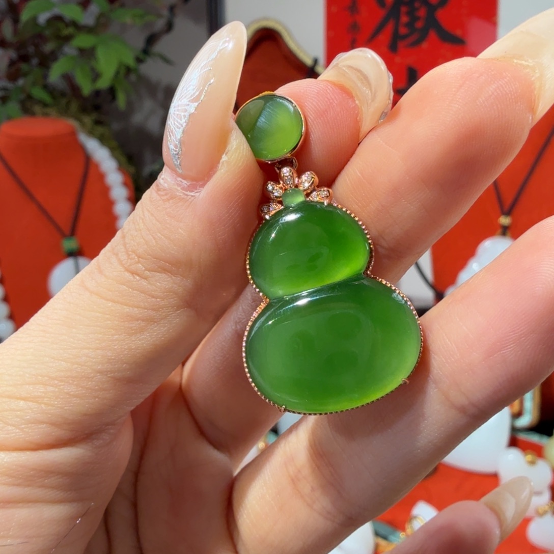 和田玉18K金镶嵌颈饰