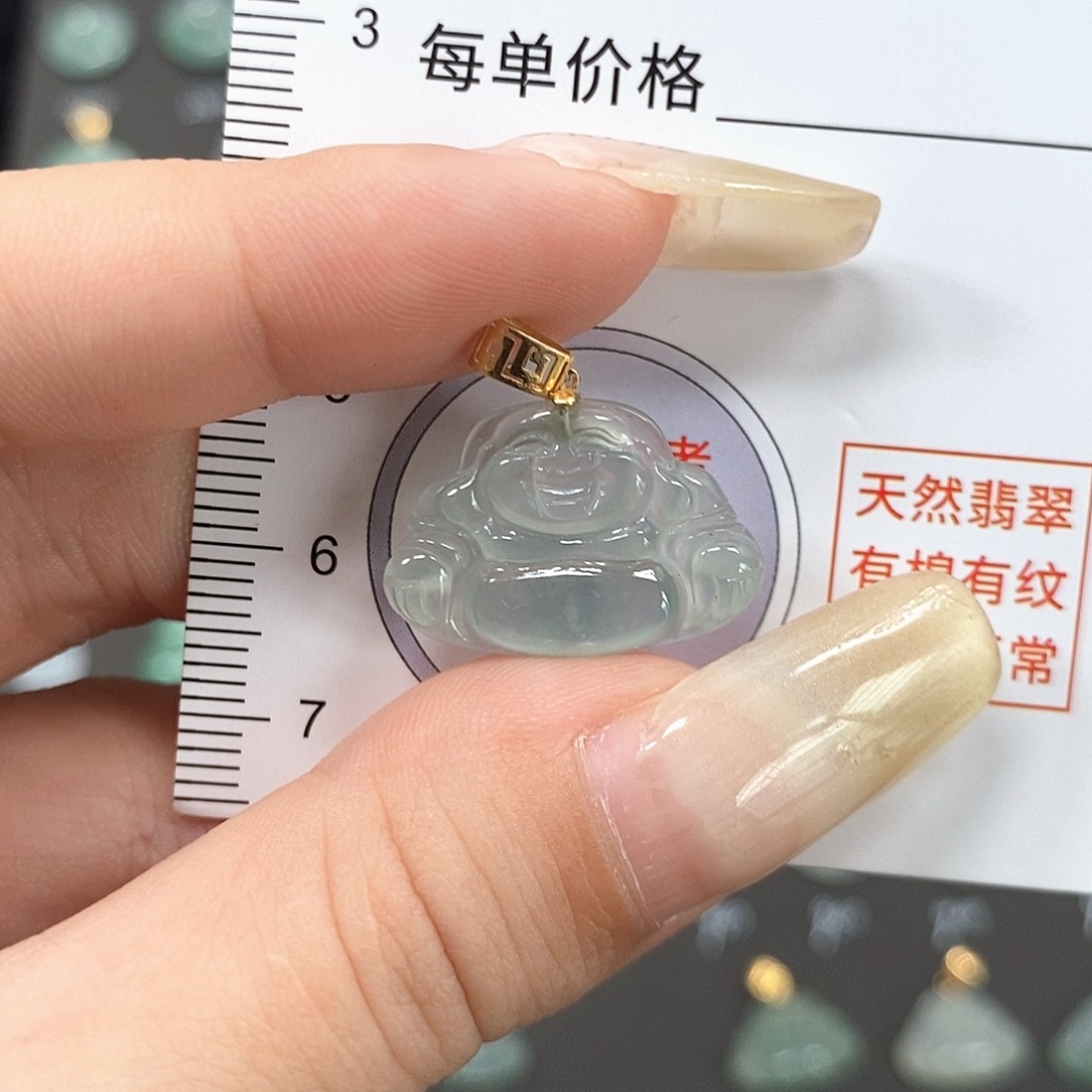 颈饰18K金镶嵌翡翠