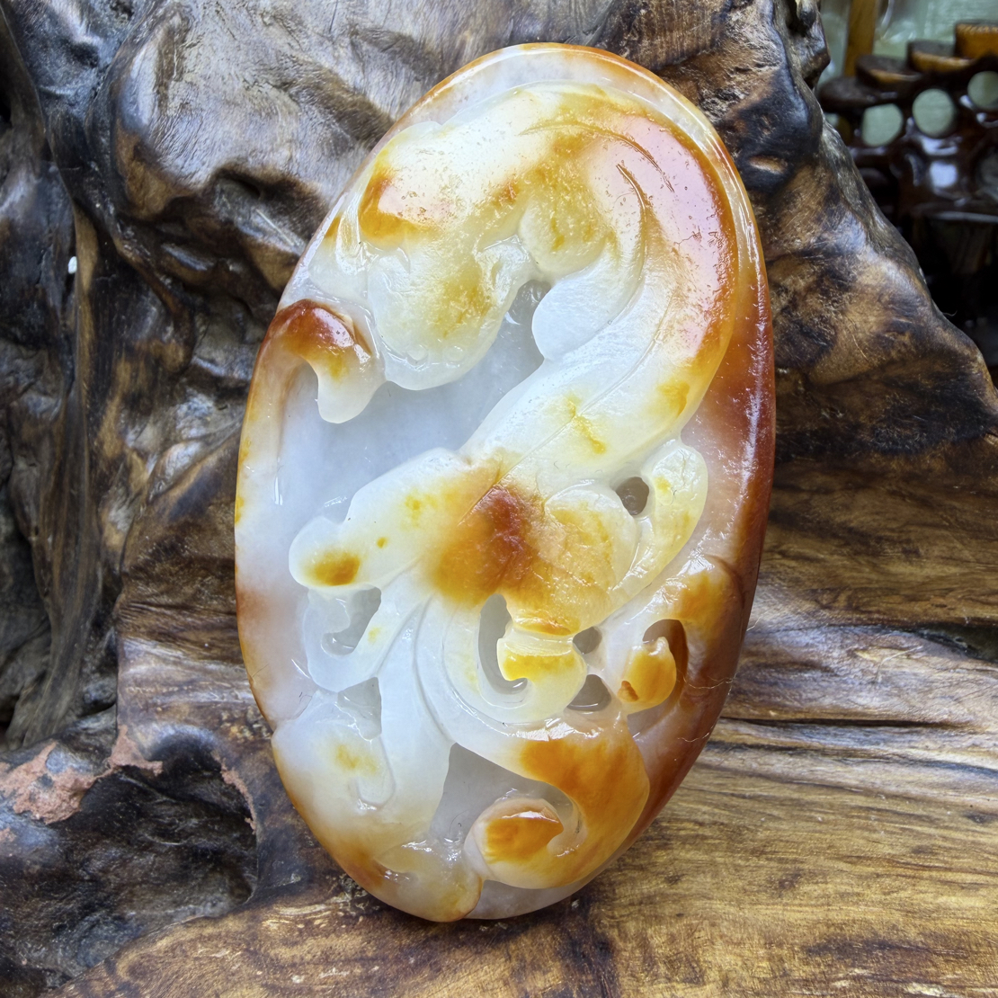 和田玉手把件，麒麟送子，151克