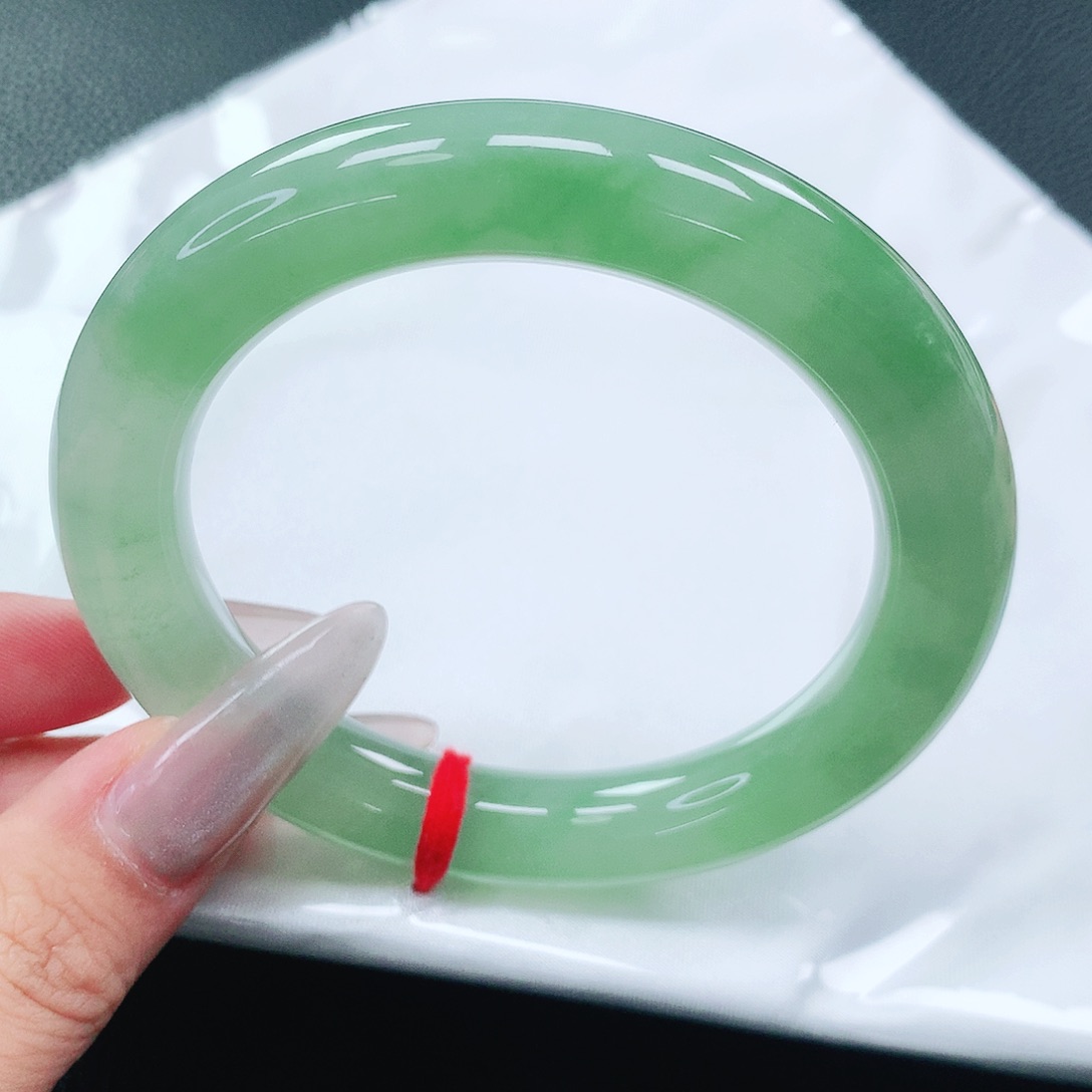 翡翠手镯未镶嵌56圈