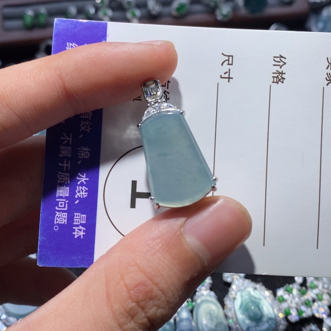 翡翠未镶嵌颈饰翡翠