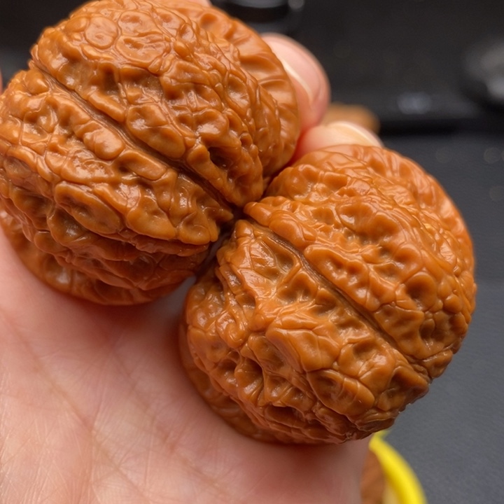 文玩核桃吊坠血麒麟42