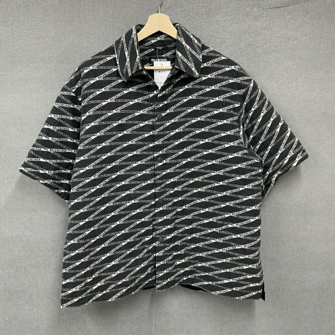 未使用 Balenciaga/巴黎世家 满印弹幕做旧夹棉短袖衬衫42码：8833