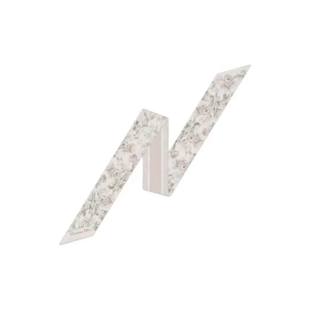 未使用 DIOR/迪奥 植物花卉花色丝巾休闲春夏时尚黑白