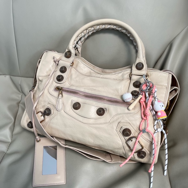 95新 Balenciaga/巴黎世家 浅色菠萝钉中号机车单肩斜挎包