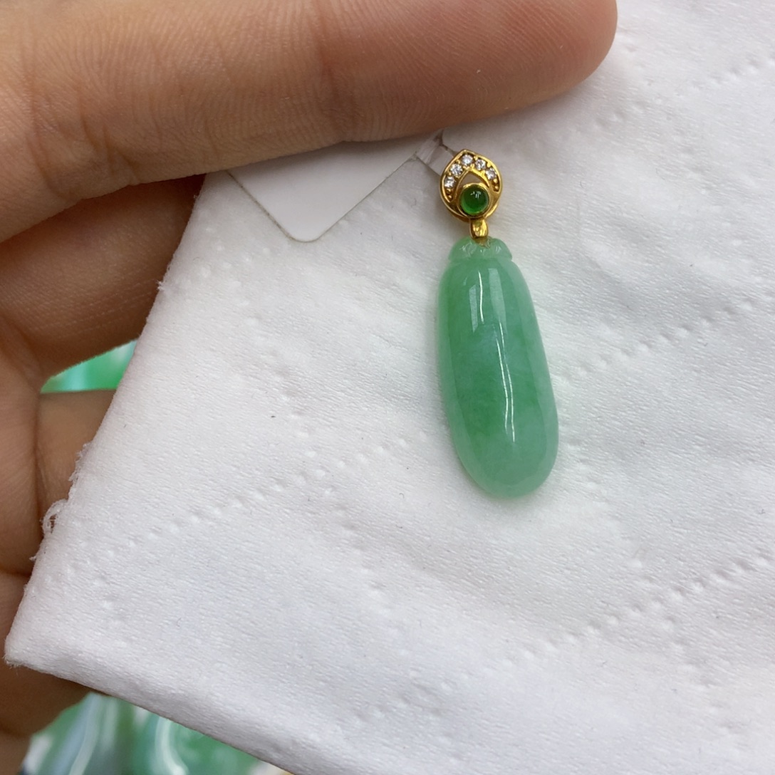 翡翠未镶嵌颈饰翡翠