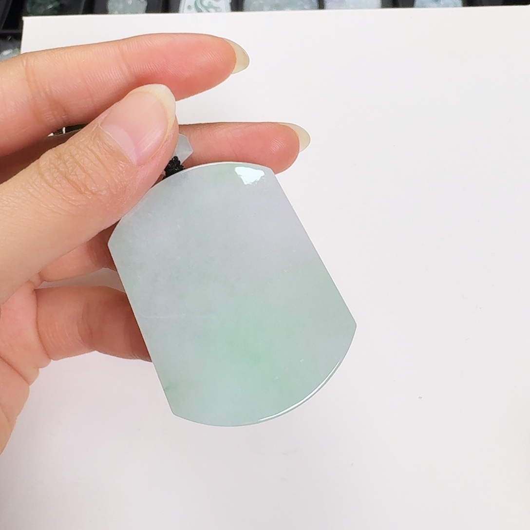 翡翠颈饰未镶嵌无事牌