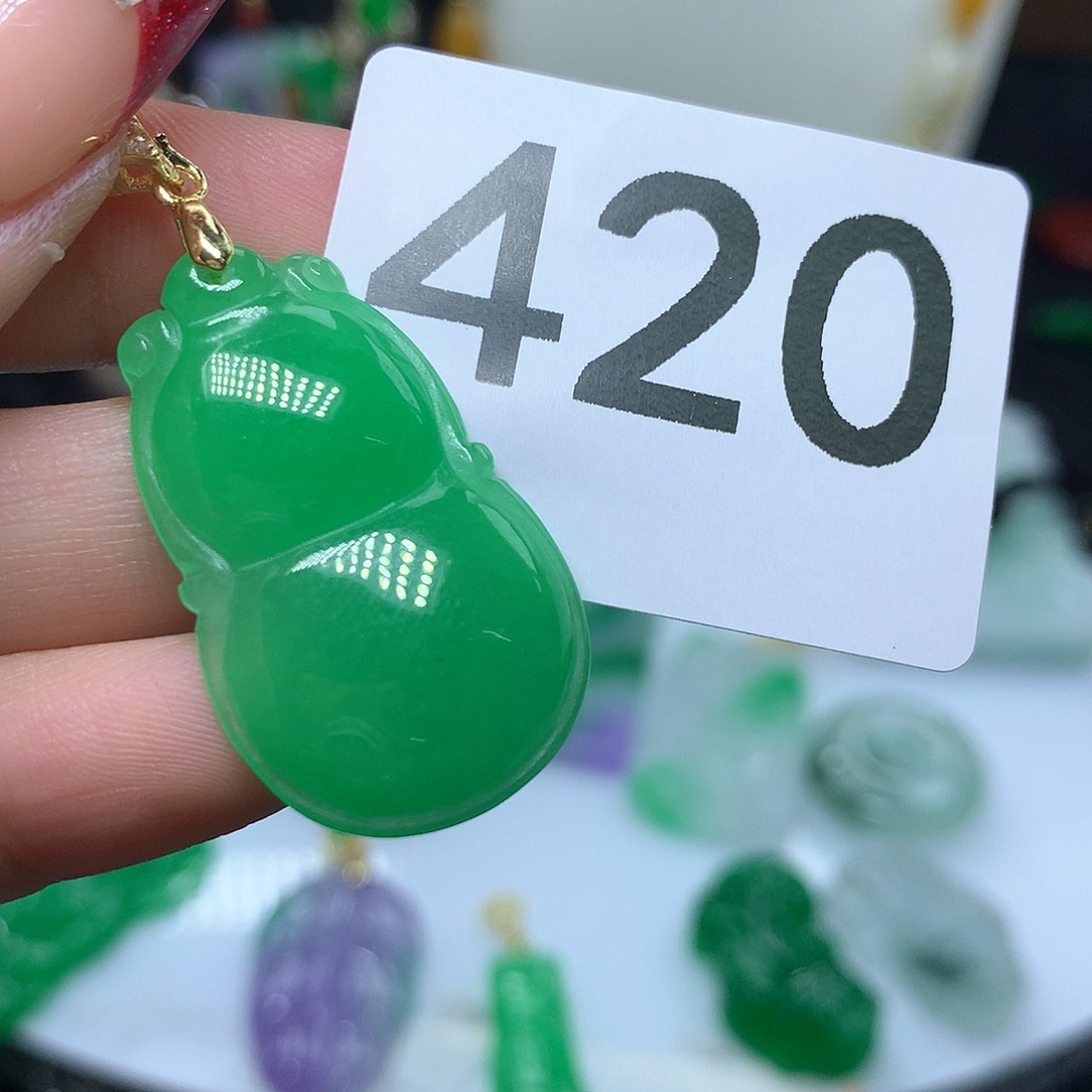 翡翠吊坠(赠链)未镶嵌