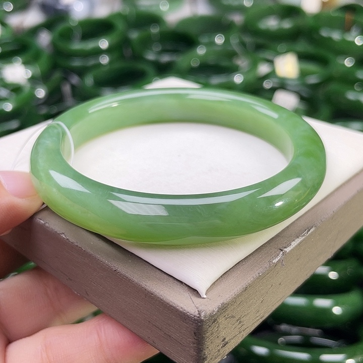 未镶嵌手镯和田玉（碧玉）