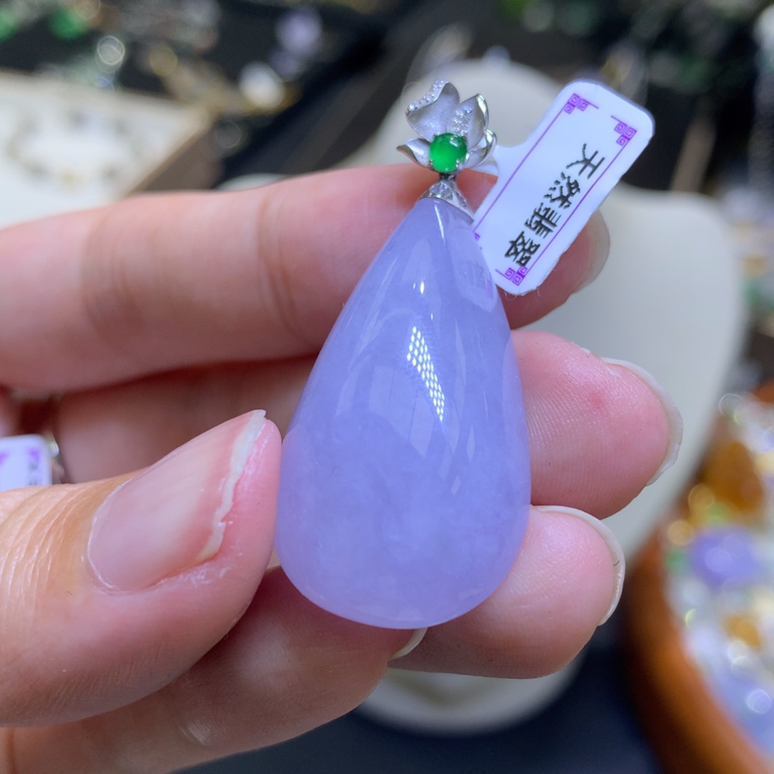 颈饰18K金镶嵌翡翠