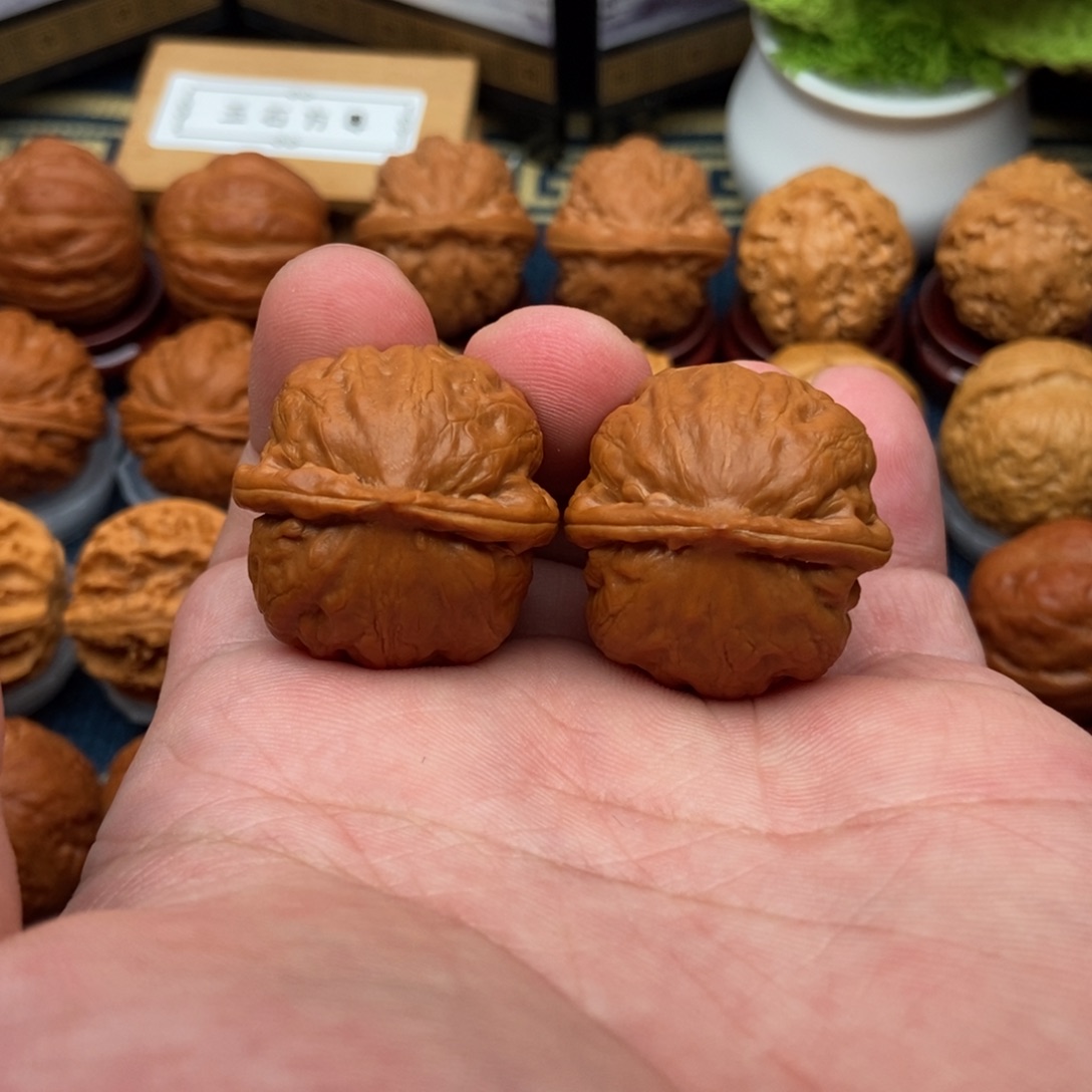 文玩核桃把件炽焰虎头