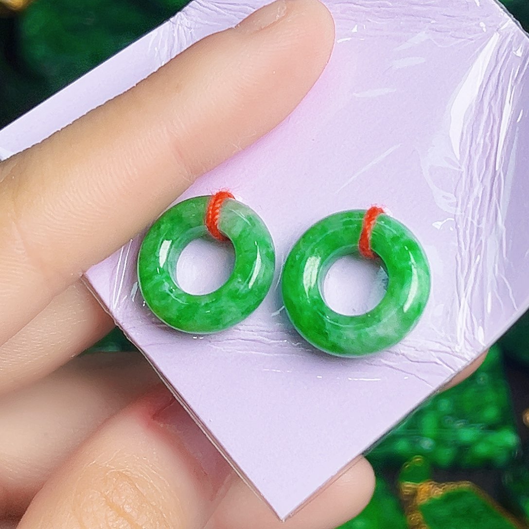 颈饰未镶嵌翡翠多样性