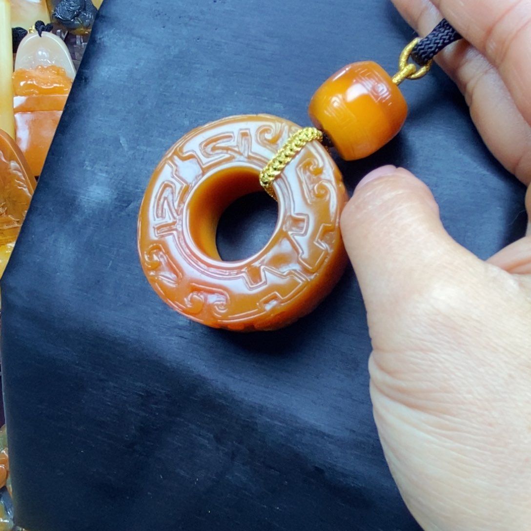 石英质玉（黄龙玉）颈饰未镶嵌