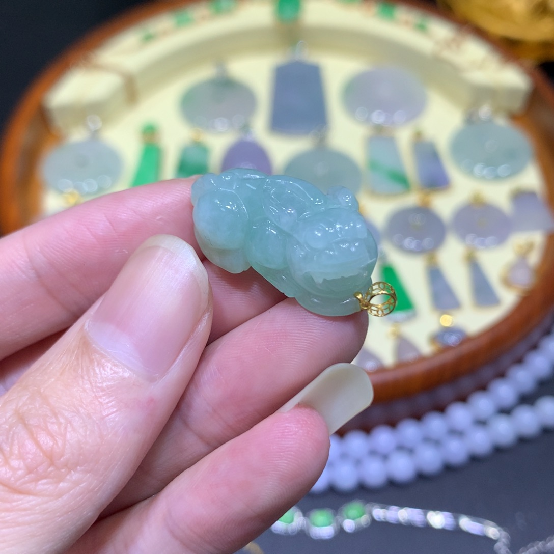 翡翠吊坠(不含链)18K金镶嵌