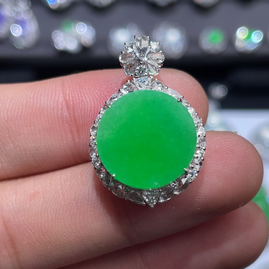 翡翠18K金镶嵌颈饰