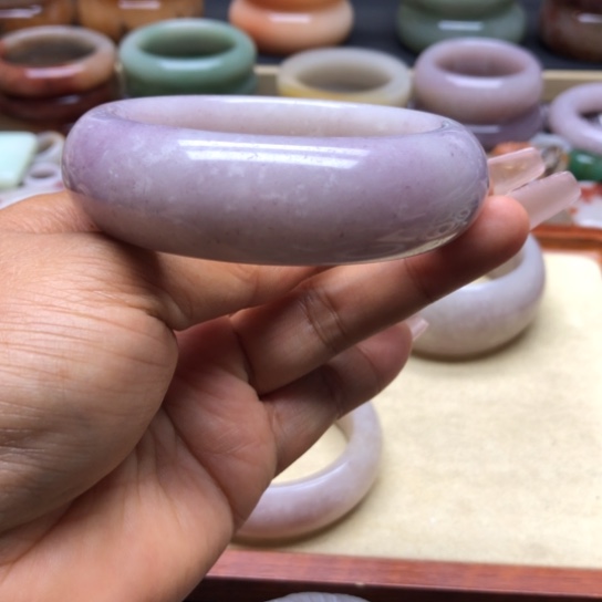 豆***姥石英岩玉手镯未镶嵌