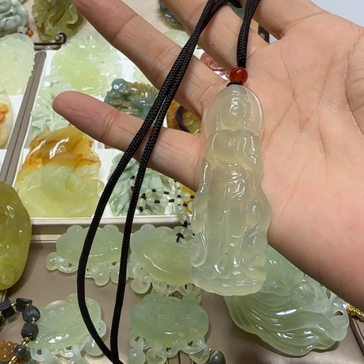 蛇纹石玉吊坠未镶嵌