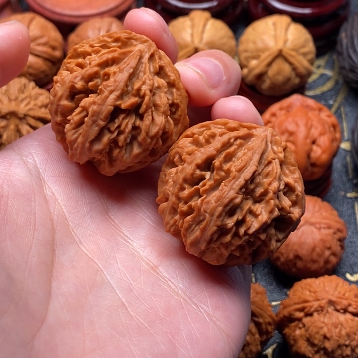 梅***菊文玩核桃吊坠麒麟纹