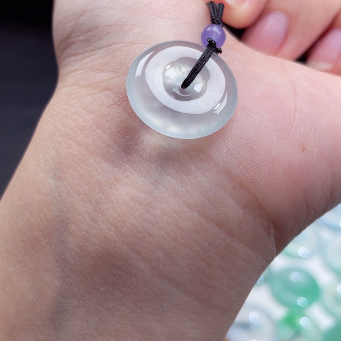 颈饰未镶嵌翡翠平安扣