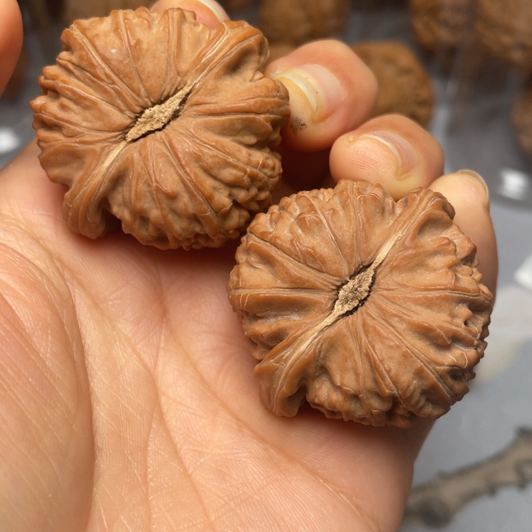 【闪购商品】文玩核桃吊坠卡姿兰……