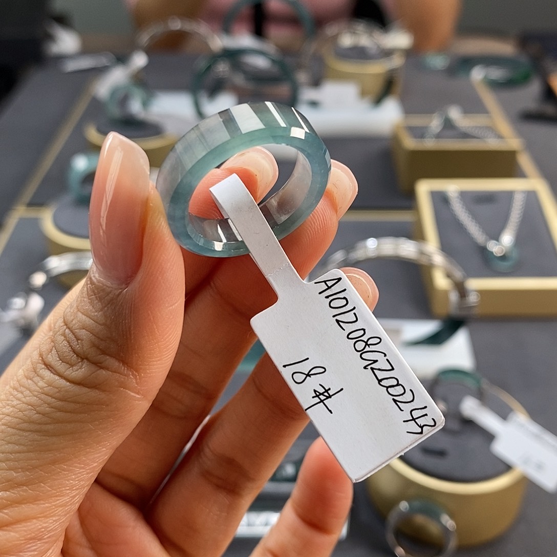 翡翠未镶嵌手镯戒指18