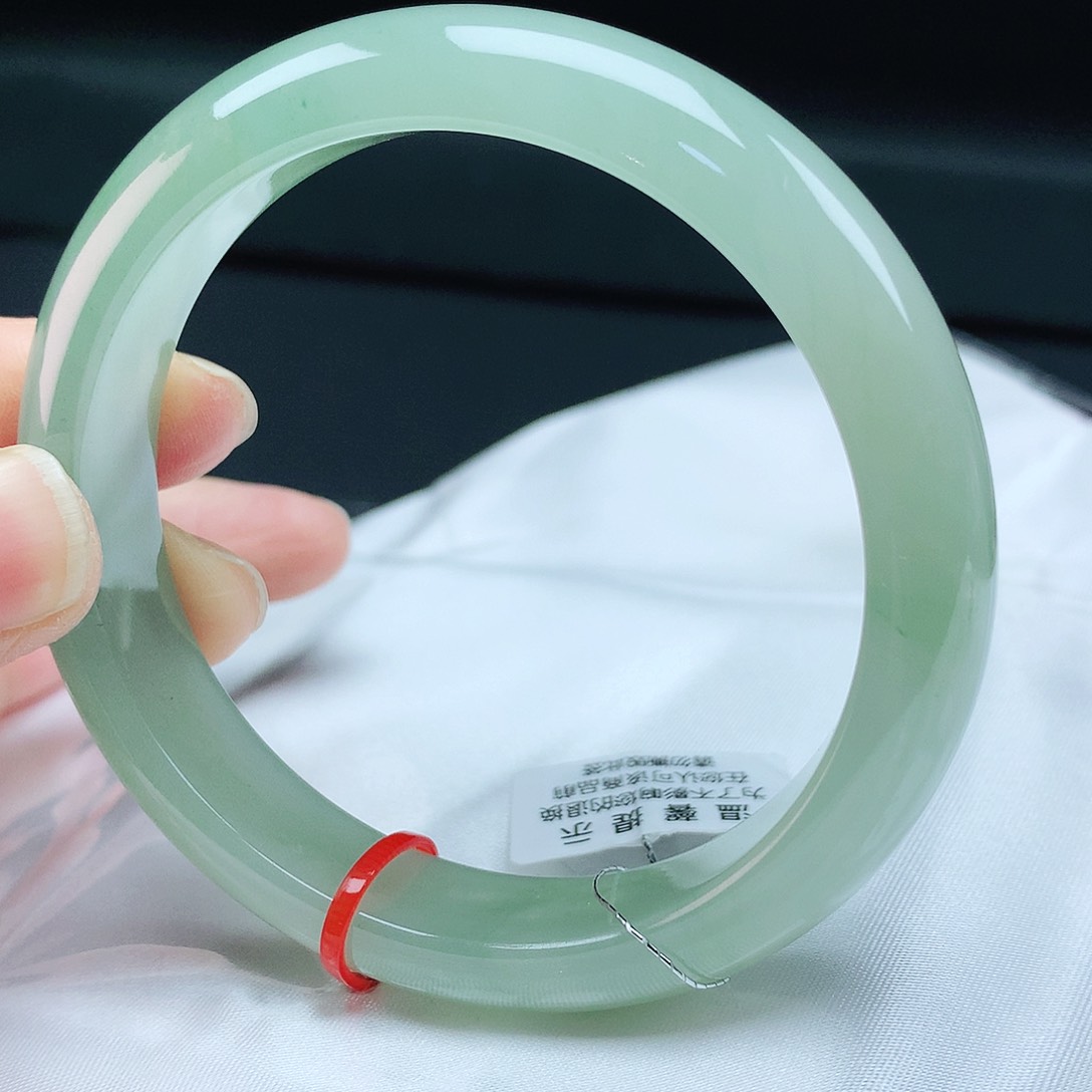 翡翠手镯未镶嵌57圈